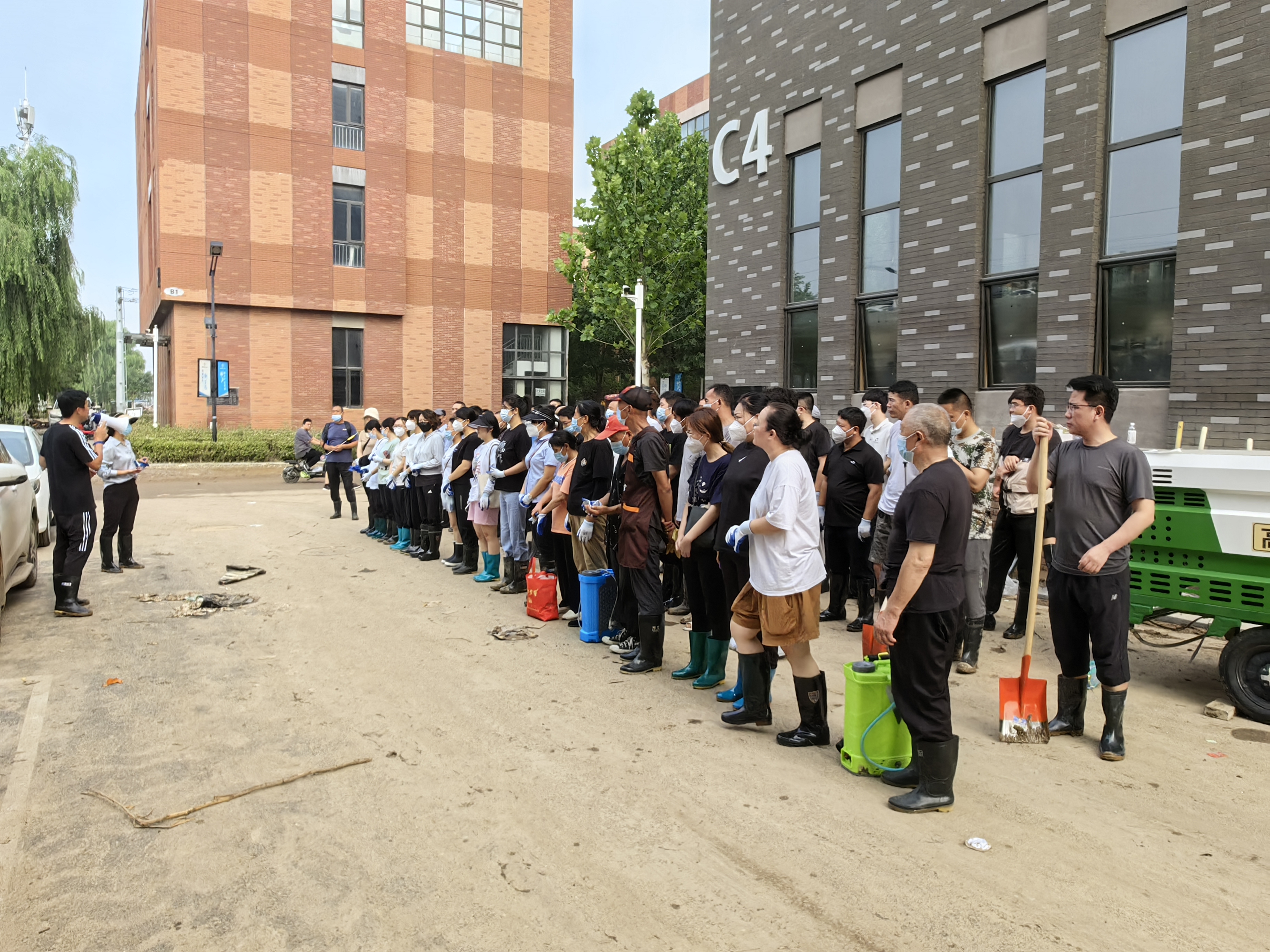 眾志成城 同舟共濟 | 隆泰物業(yè)支援涿州區(qū)域恢復生產(chǎn)(圖2)