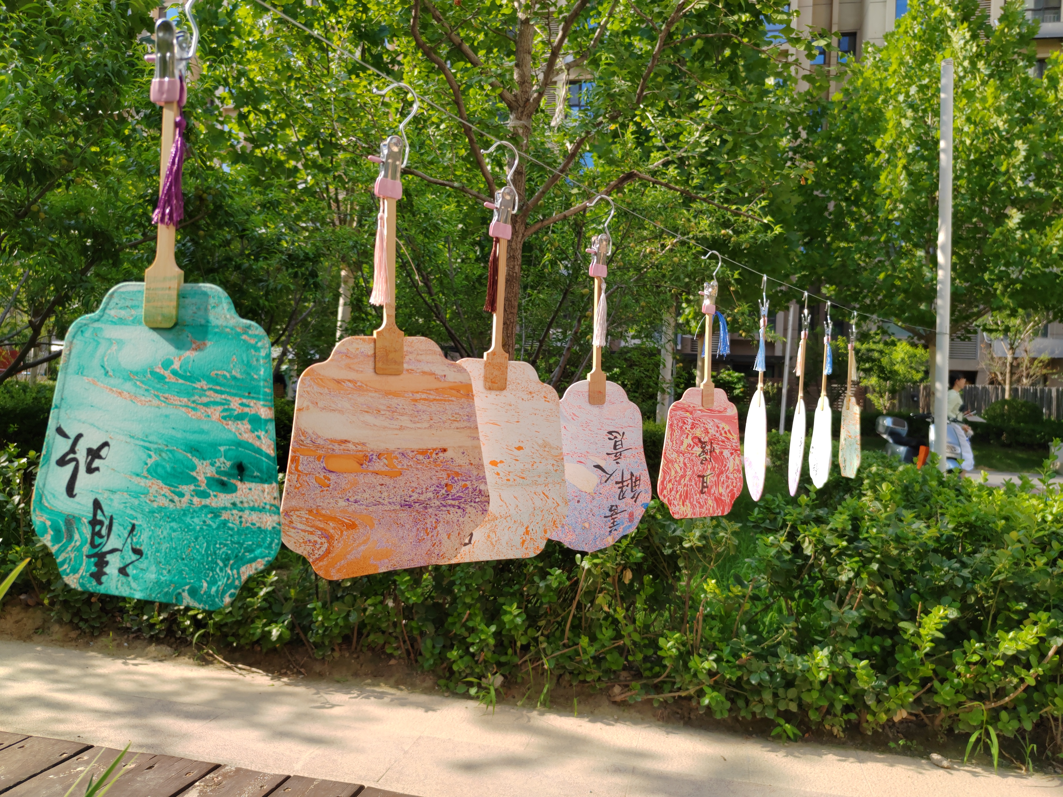 隆泰物業(yè)公司開展漆扇手工制作活動(圖3)